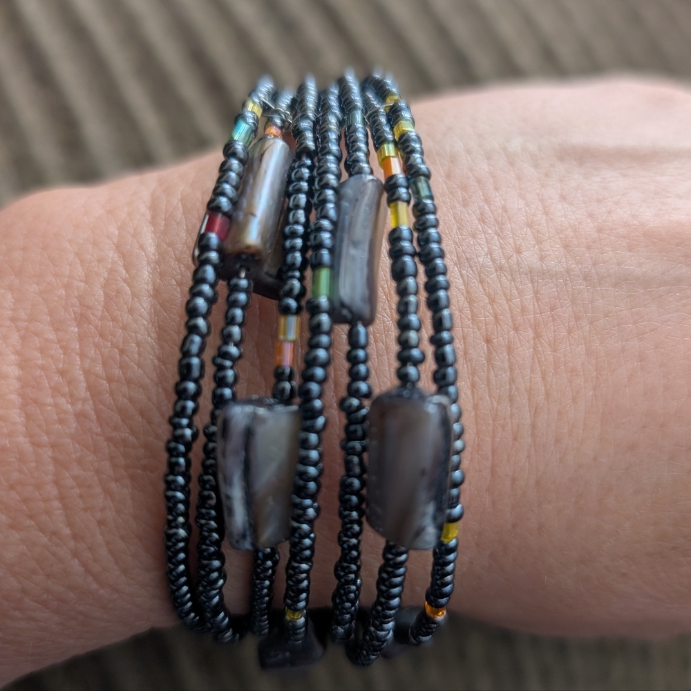 Black Seed Bead Memory Wire Bracelet Gothic Boho Wrap Bracelet Y2K Jewelry - Picture 4 of 4